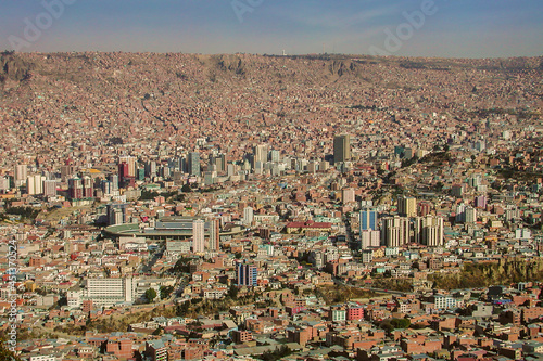 La Paz ville, capitale de la Bolivie avec le mont Huayna Potosí et ciel bleu en toile de fond