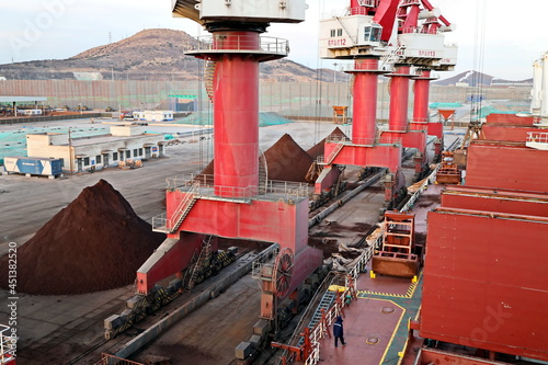 Canvas Print Cargo terminal for unloading bulk cargo of iron ore by shore cranes and grabs