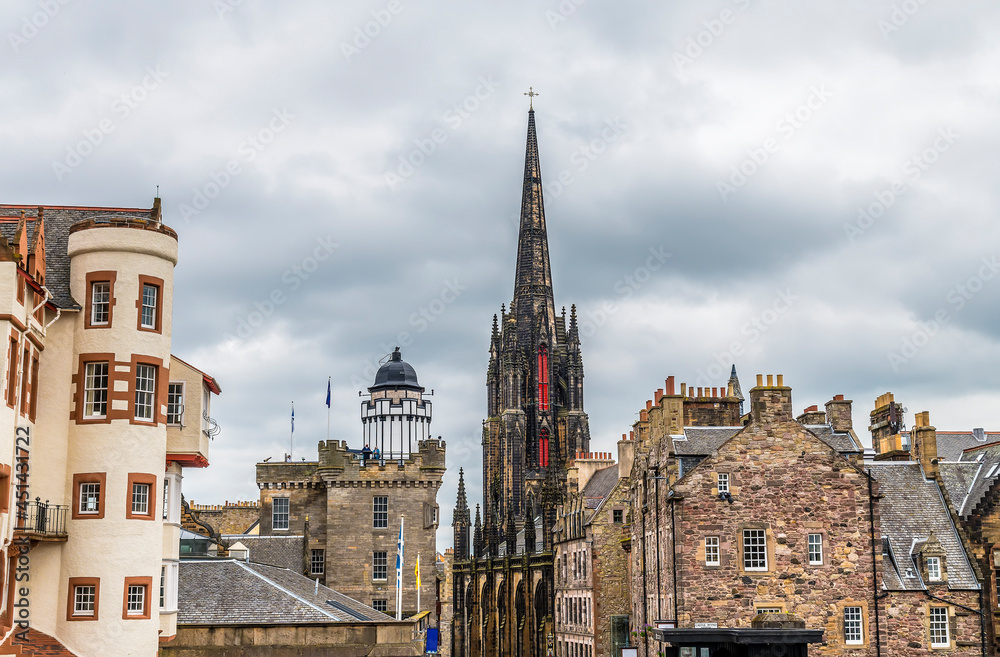 Fototapeta premium A view from the castle towards the Royal mile in Edinburgh, Scotland on a summers day