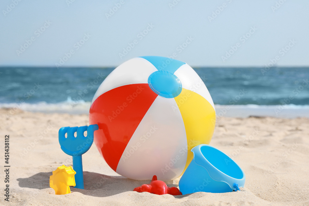 Obraz premium Many different sand toys and beach ball near sea