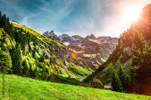 Einödsbach bei Obersdorf mit Blick auf die Allgäuer Hochalpen