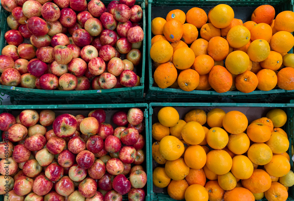 Fruits and vegetables with a wide range of colors and flavors to enjoy at the table Fruits and vegetables with a wide range of colors and flavors to enjoy at the table