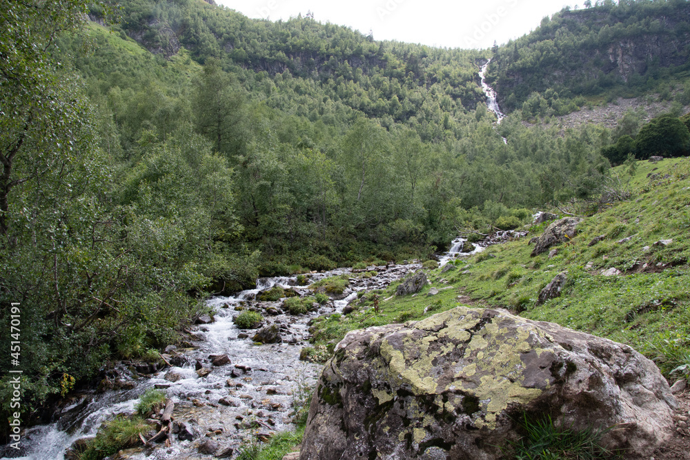 Obraz premium mountain river in the mountains