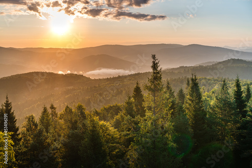 Fototapeta Naklejka Na Ścianę i Meble -  Beskid Sądecki Widok z Eliaszówki na dolinę Popradu. Piwniczna Zdrój
