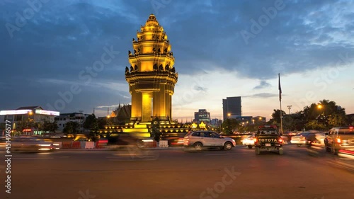 SUNSET TIMELAPSE OF INDEPENDENCE MONUMENT IN PHNOM PENH CAMBODIA