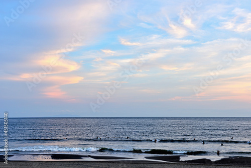 鵠沼海岸の上品な夕焼けと雲 photo