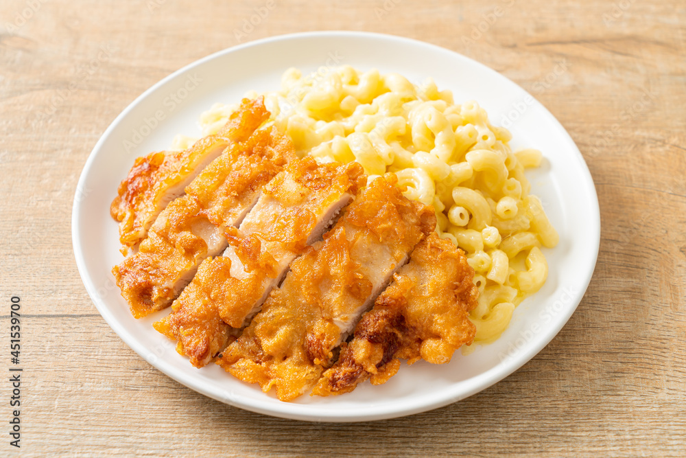 Mac and cheese with fried chicken