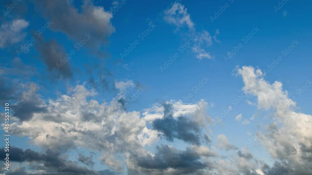 Wilder morgendlicher Wolkenhimmel im Zeitraffer Wilder morgendlicher Wolkenhimmel im Zeitraffer