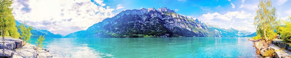 Walensee in der Ostschweiz im Sommer