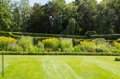 Fototapeta Naklejka Na Ścianę i Meble -  landscape garden with borders full flowers
