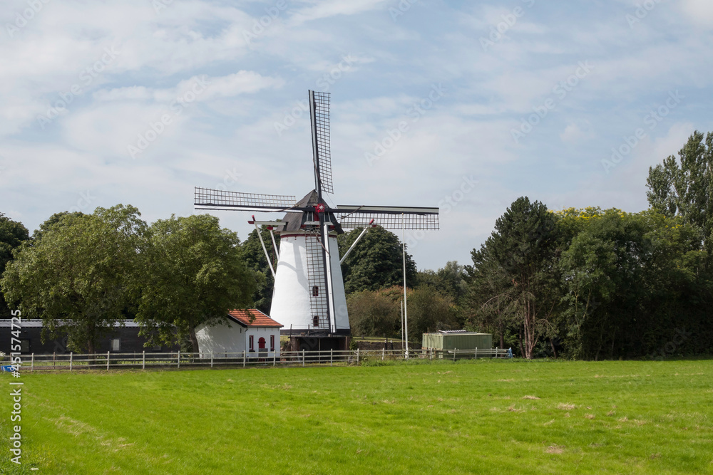 Obraz premium dutch mill in kekerdom