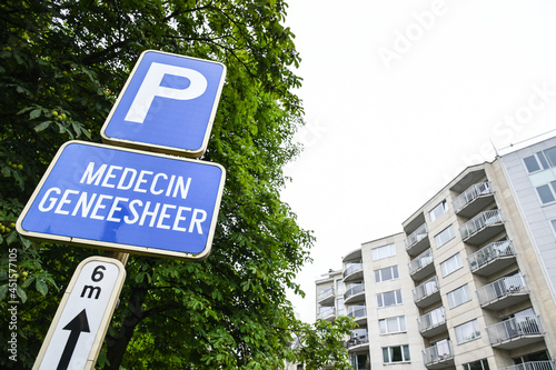 medecin sante health parking mobilite stationnement parking circulation urgence photo