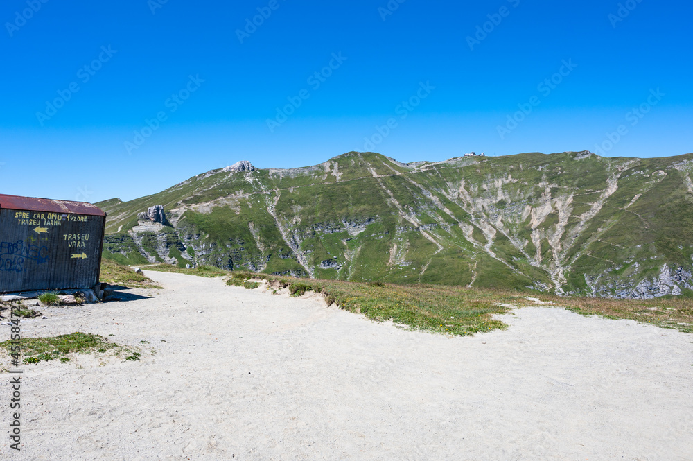 Schutzhütte auf dem Weg zum Omu Gipfel in den rumänischen Karpaten