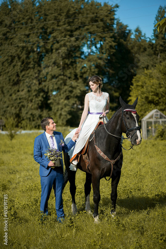 Happy woman bride is ridding the horse © Zelma