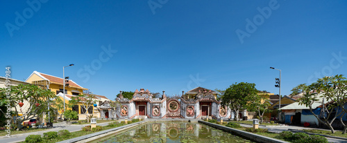 The gate of Ba Mu Temple in...