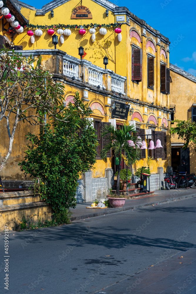 Fototapeta premium Cityscape of Hoi An, Vietnam at daytime.