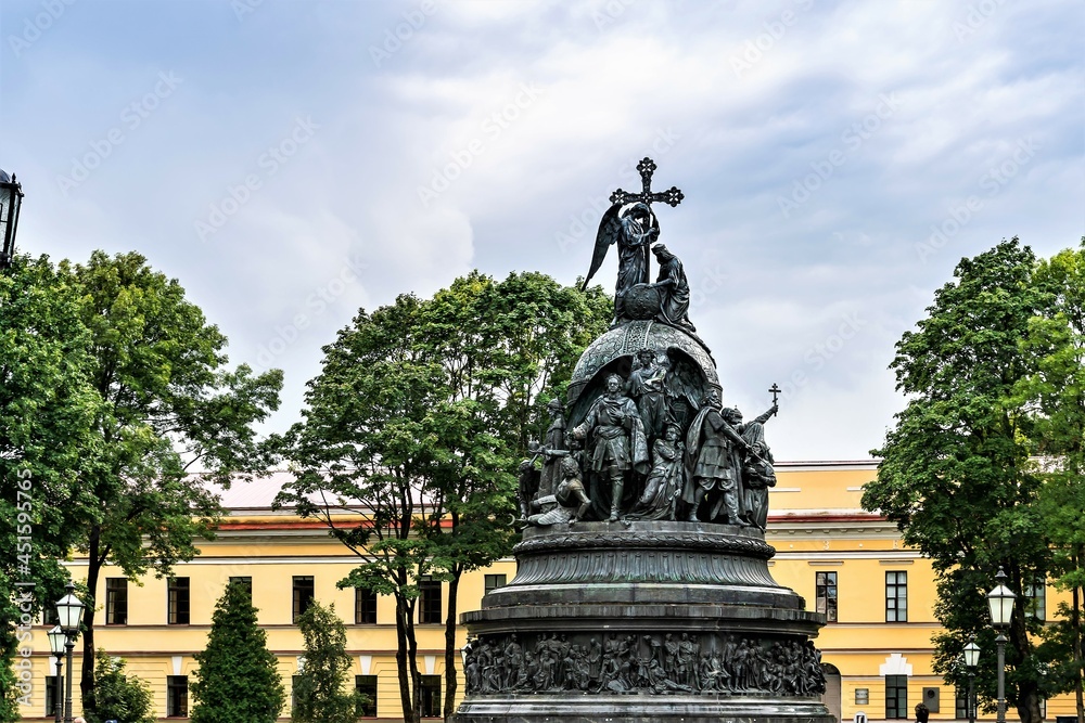 Obraz premium Russia, Veliky Novgorod, August 2021. Monument to the 1000th anniversary of Russia on the main square of the Kremlin.