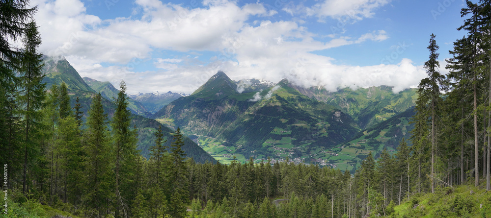 Bei Matrei in Osttirol: Wanderung auf den Zunig (mit der Bretterwandspitze)