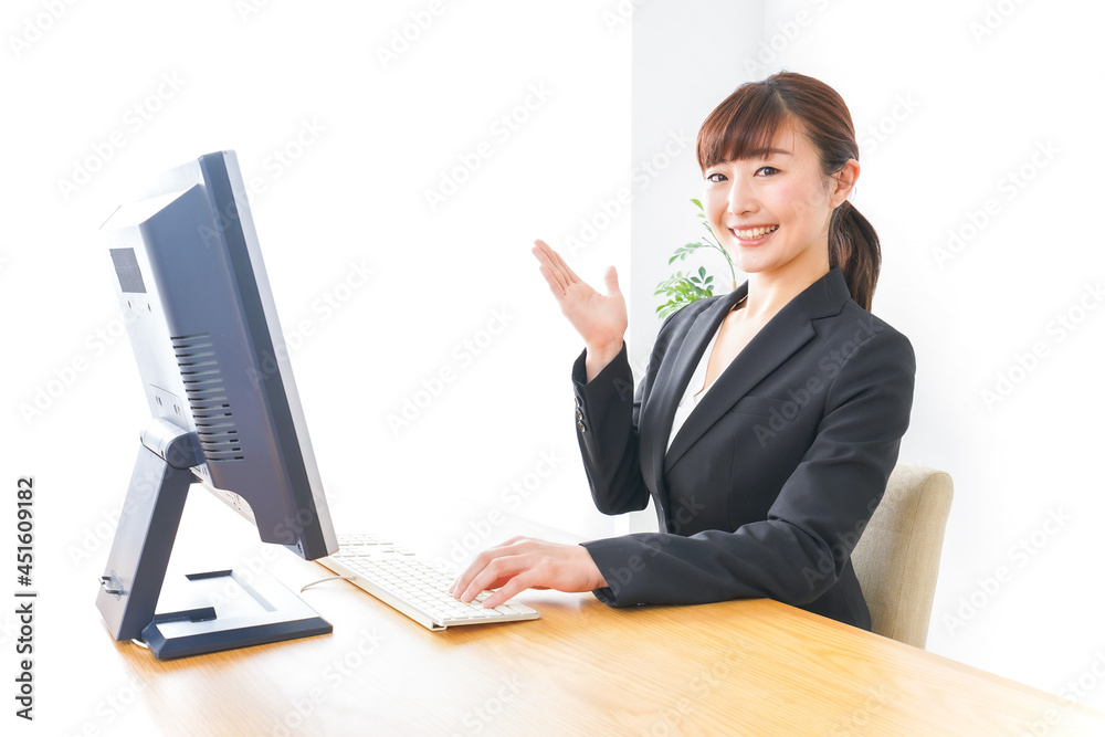 ポイントを示す若いビジネスウーマン