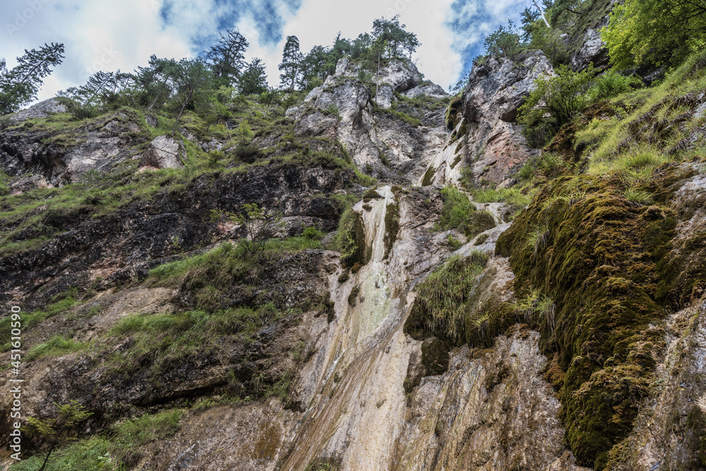 Wasserfall in der Almbachklamm, in Oberbayern Wasserfall in der Almbachklamm, in Oberbayern