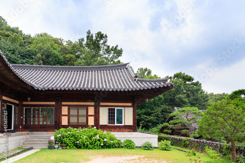 Fototapeta Naklejka Na Ścianę i Meble -  Traditional Korean style architecture at Hanok Village. Traditional Korean house.