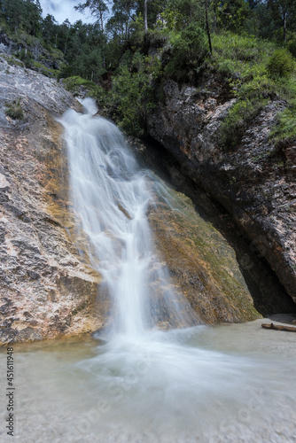 Fototapeta Naklejka Na Ścianę i Meble -  Wasserfall in der Almbachklamm, Berchtesgaden