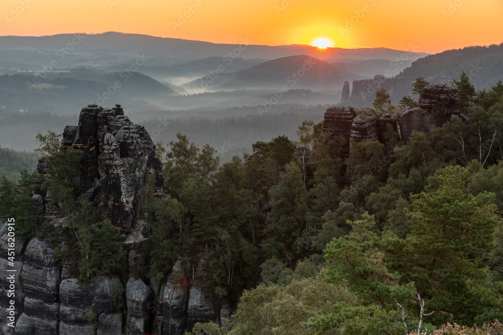 Fototapeta premium sunset in the mountains