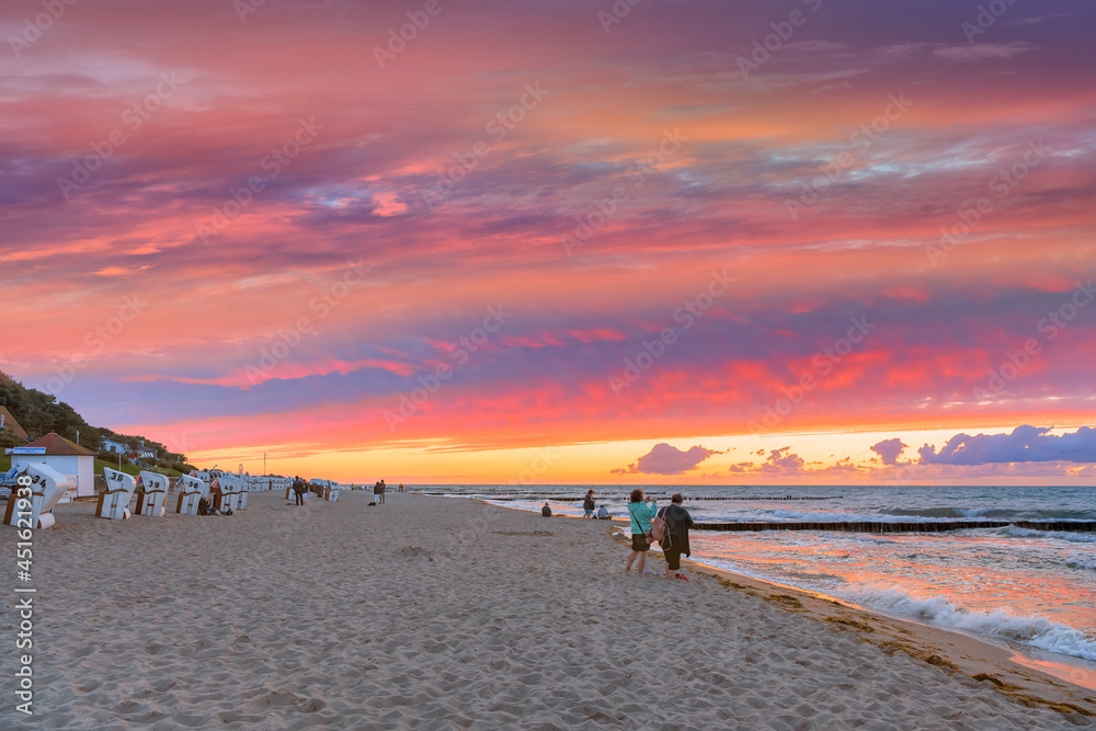 Sonnenuntergang an der Ostsee, Ostseebad Kühlungsborn, Mecklenburg-Vorpommern, Deutschlan Sonnenuntergang an der Ostsee, Ostseebad Kühlungsborn, Mecklenburg-Vorpommern, Deutschlan
