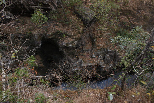 path rock cave