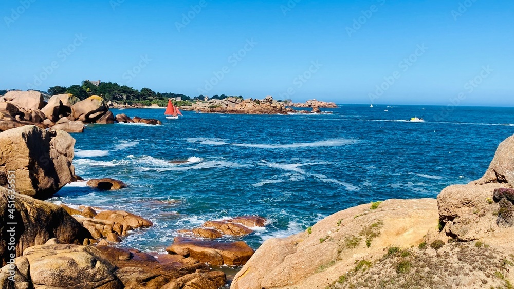Ploumanac'h , Perros-Guipes , côte de granite rose , côtes d’armor, Bretagne, France,
view from the sea