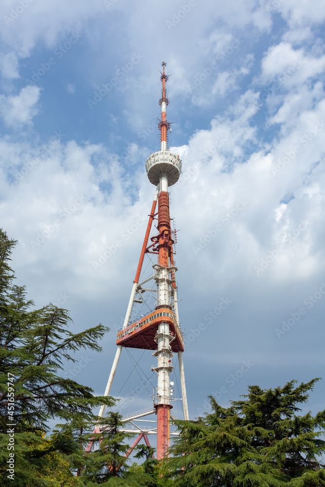 Obraz premium Tbilisi TV Broadcasting Tower on mount mtatsminda