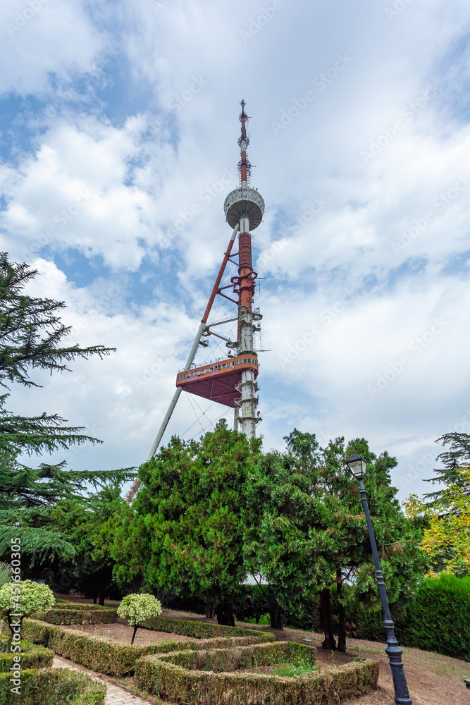 Obraz premium Tbilisi TV Broadcasting Tower on mount mtatsminda