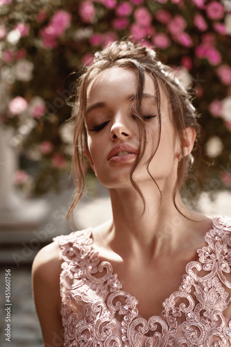 Obraz na płótnie Closeup portrait of beauiful European girls bridesmaid in pink dress w salonie