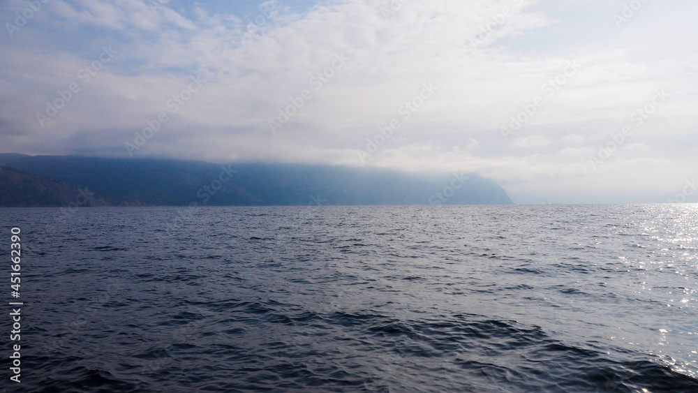 Obraz premium Fog over the coast, view from the sea