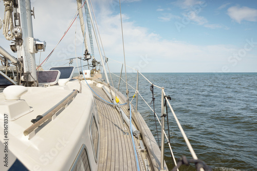 Foto Herreshoff designed old classic yacht sailing in an open sea