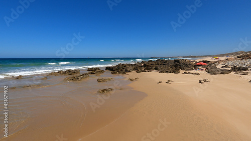 praia mar rochas oceano natureza
