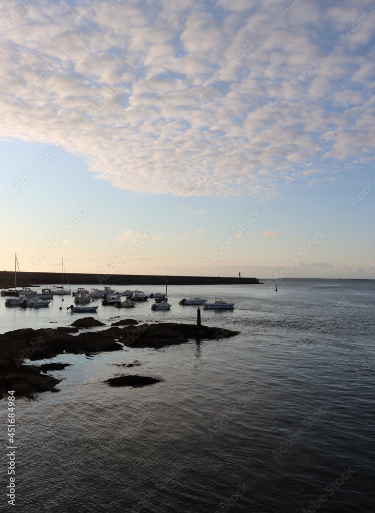Fototapeta premium sunset over the sea in Brittany 