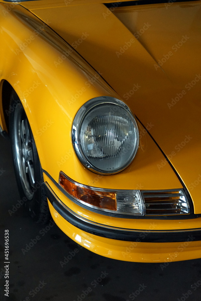 Porsche 911 Targa Sportwagen Mit Heckmotor Im Gelb Der Sechzigerjahre Und Siebzigerjahre Am 22