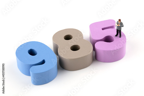 Konstfotografi Dolls that read and study on the number 985