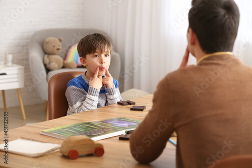 Cute little boy training pr...