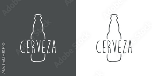 Logotipo con texto manuscrito Cerveza en español escrito a mano en silueta de botella con lineas en fondo gris y fondo blanco