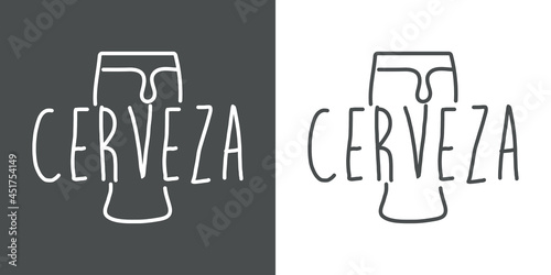 Logotipo con texto manuscrito Cerveza en español escrito a mano en silueta de vaso con espuma con lineas en fondo gris y fondo blanco