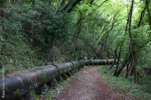 Εκτύπωση καμβά Aqueduc de Goudon qui dessert l'a
eau potable de la ville de Grasse dans la forêt