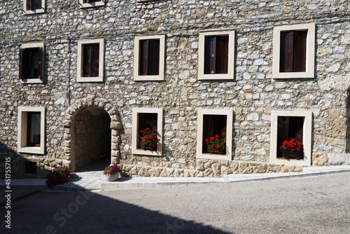 Tableau sur toile Antico borgo del nord Italia