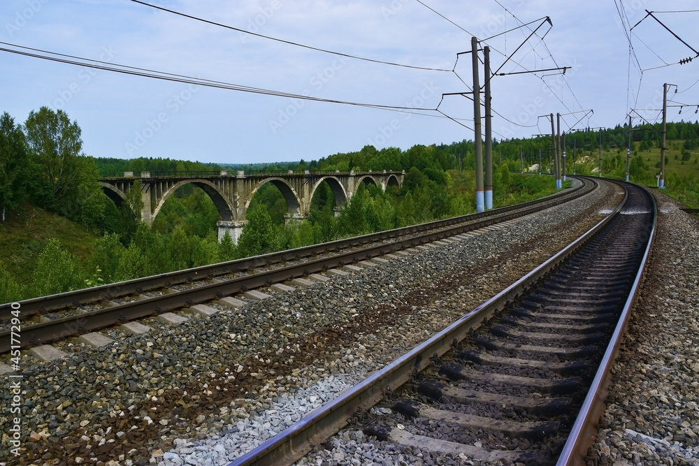 Obraz premium An old 100-year-old viaduct