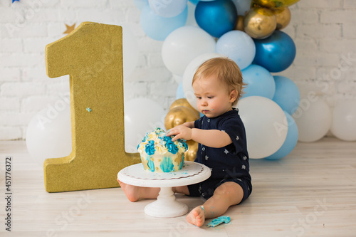 Baby boy eat blue smash cake