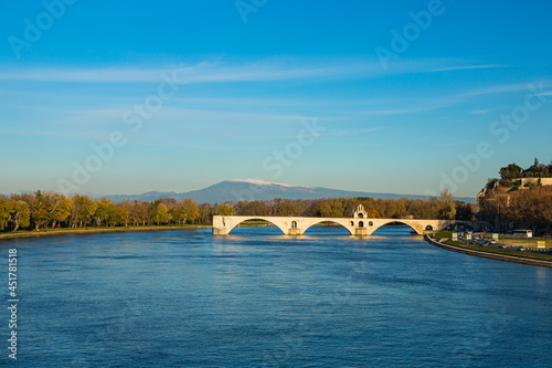 フランス アヴィニョンのローヌ川にかかるサン・ベネゼ橋