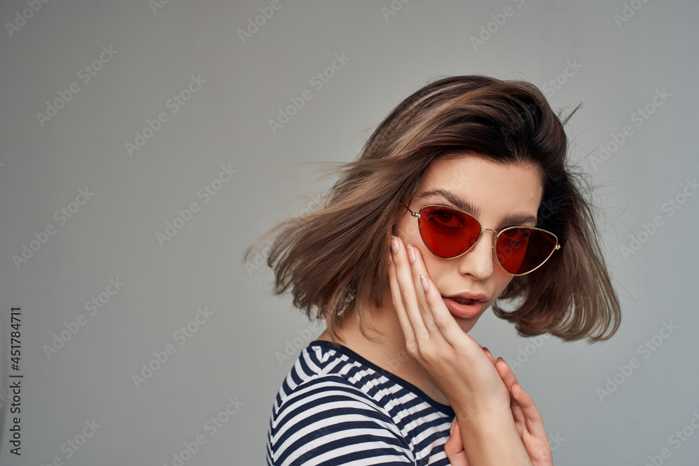 Fototapeta premium pretty blonde wearing sunglasses face close up posing