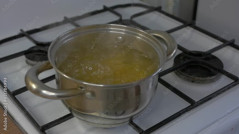 add seasoning to the pan and cook pasta add seasoning to the pan and cook pasta