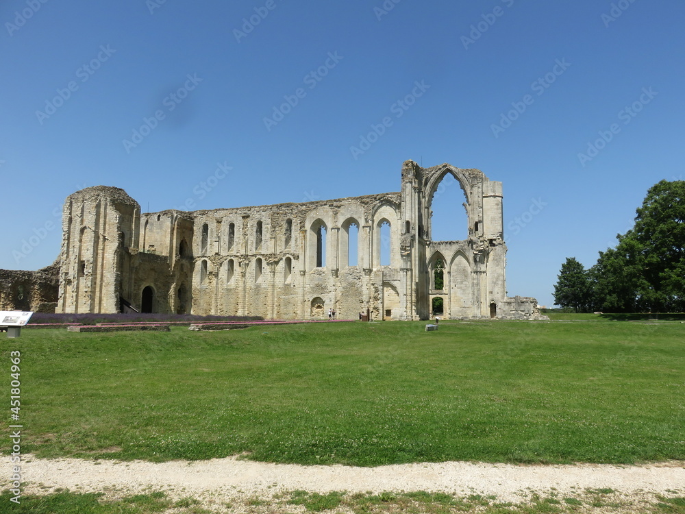 Fototapeta premium Abbaye de Maillezais, Vendée, Marais Poitevin, Centre val de Loire, France.